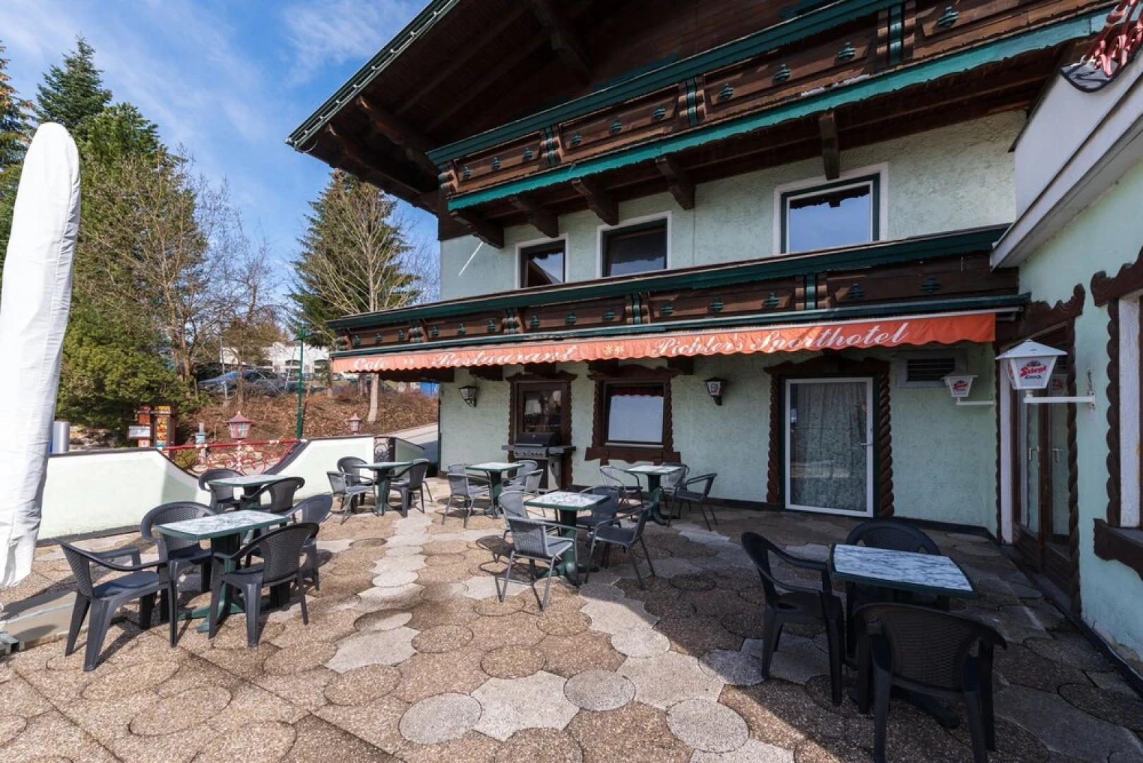Hotel Rothirsch by Skinetworks