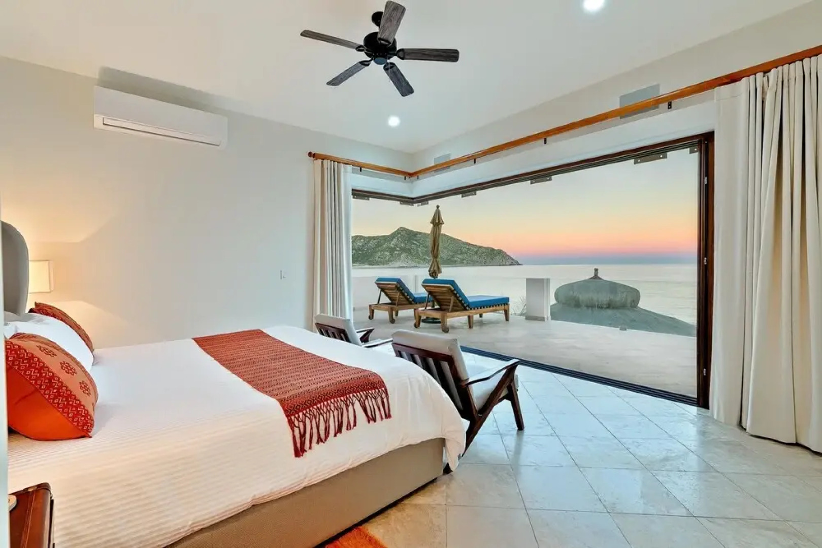 Oceanfront Getaway Near Cabo Pulmo: Villa Bahia de los Frailes