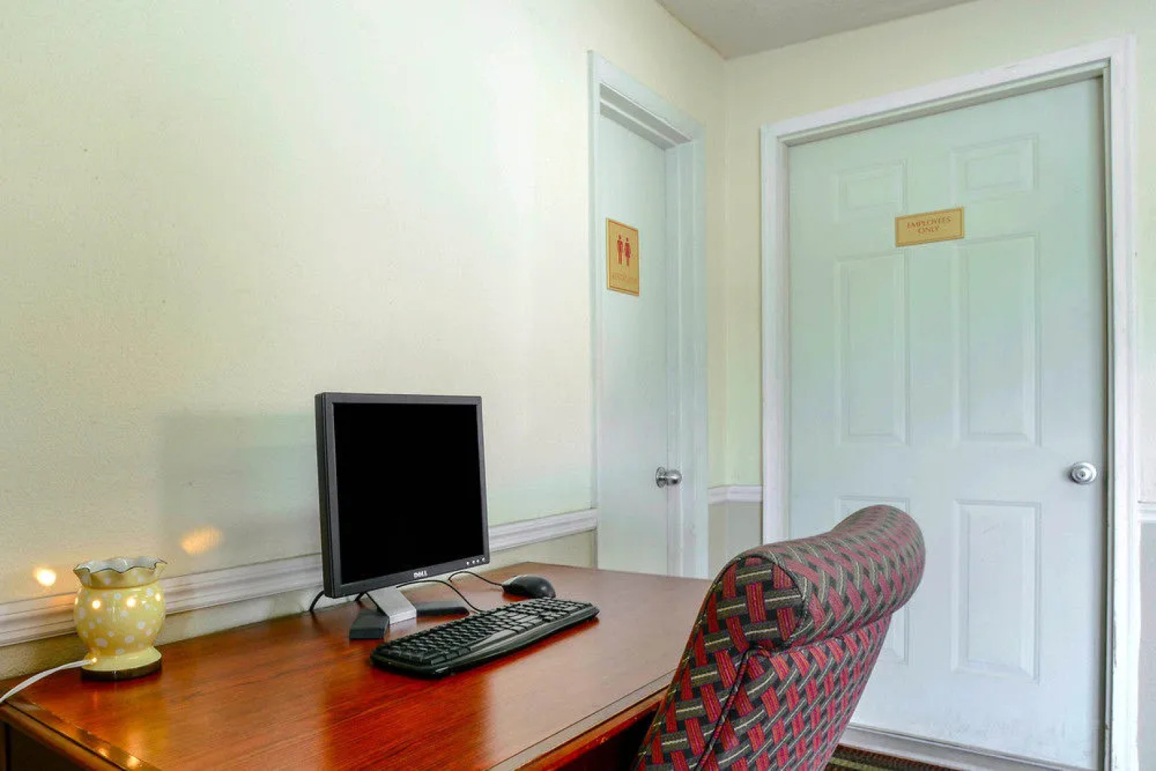 Econo Lodge Inn & Suites