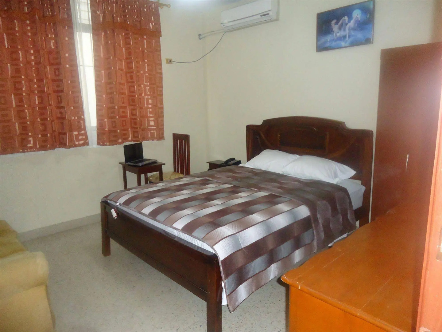 Hostal Perla Real Inn