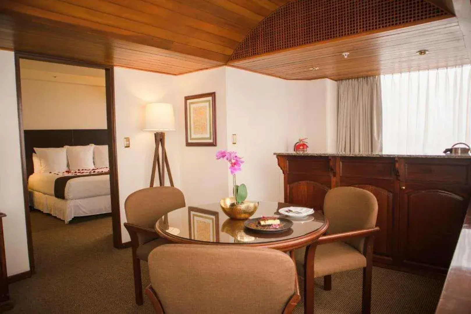 J&A Classic Hotel