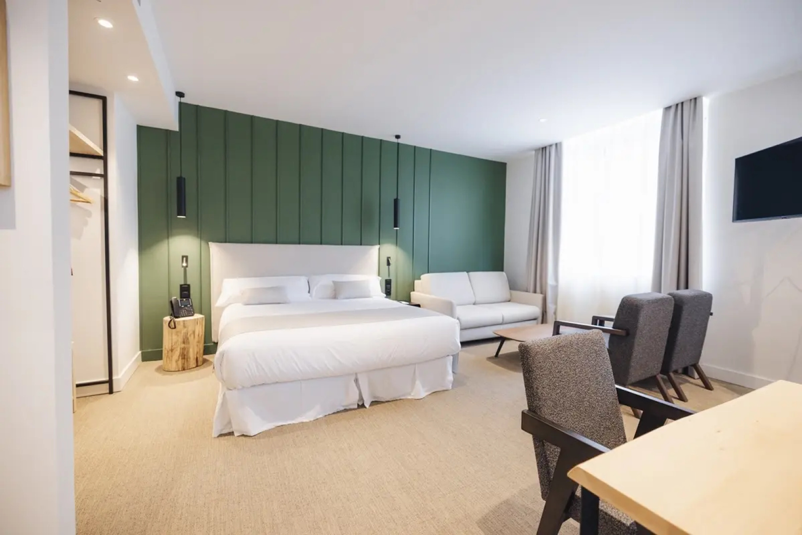 Hotel Mondragon