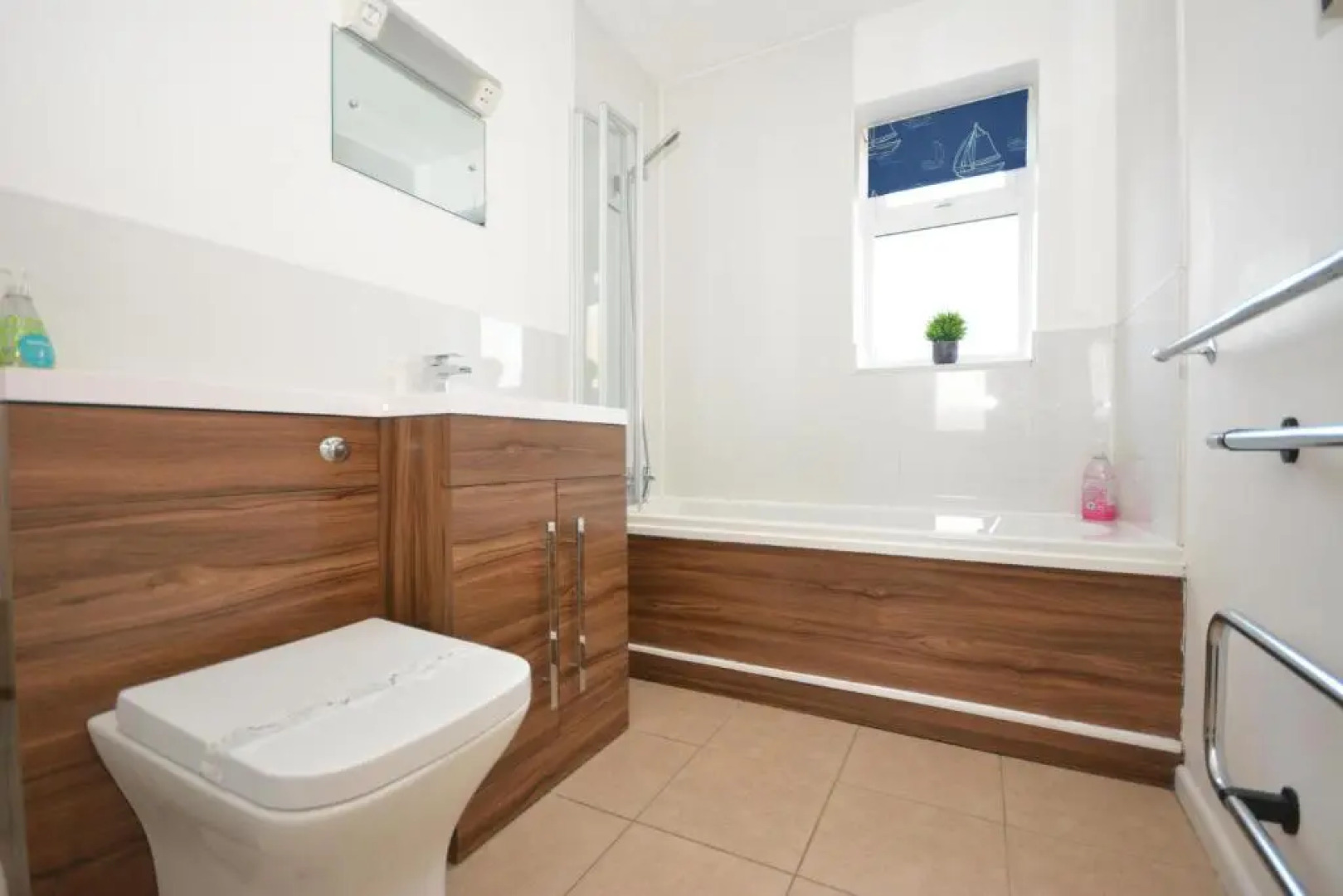 Beach Front 3 Bed Cottage and Hot Tub Kessingland