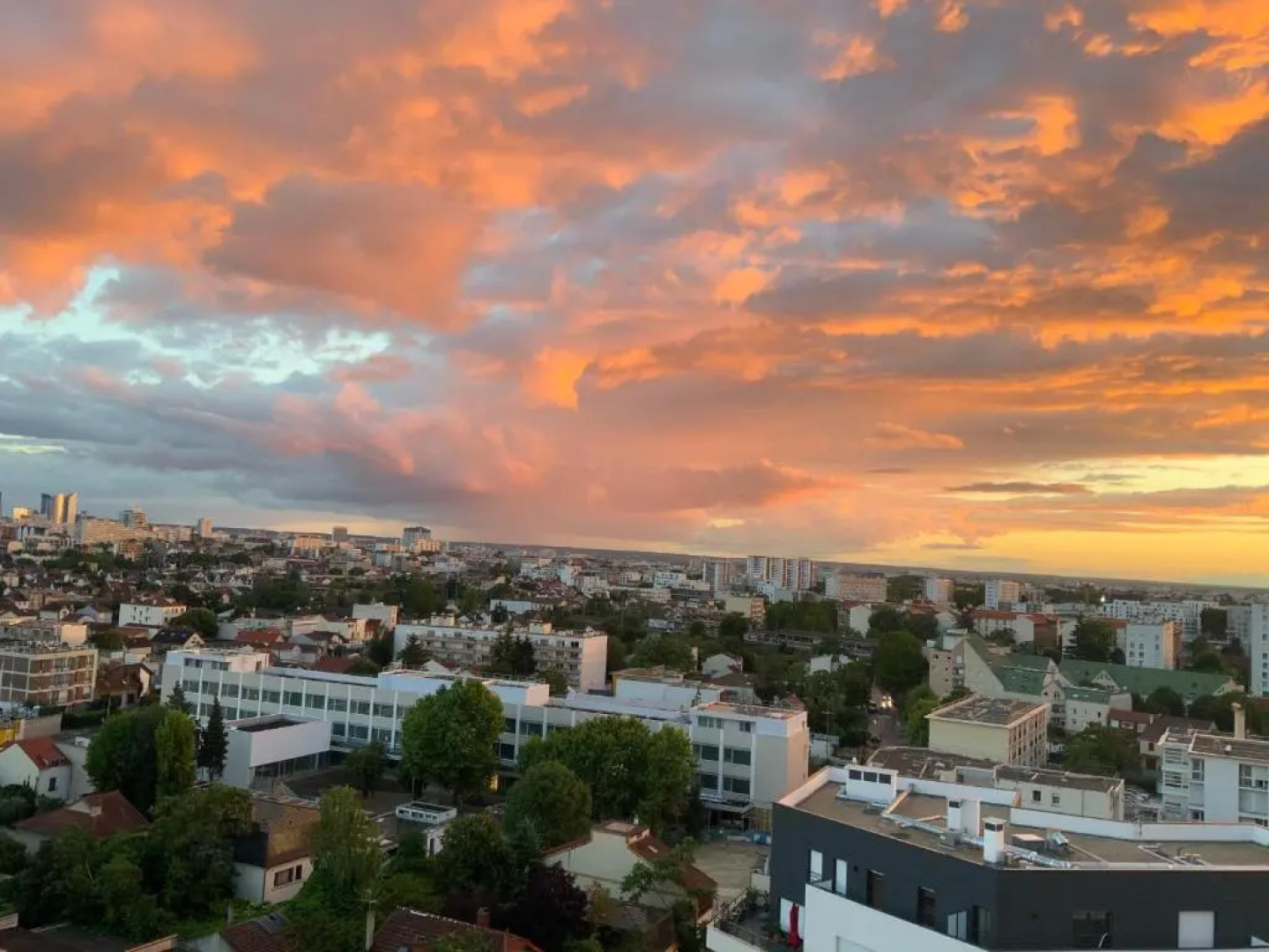 Une chambre chez moi,A guest room in my home,20mins to Paris