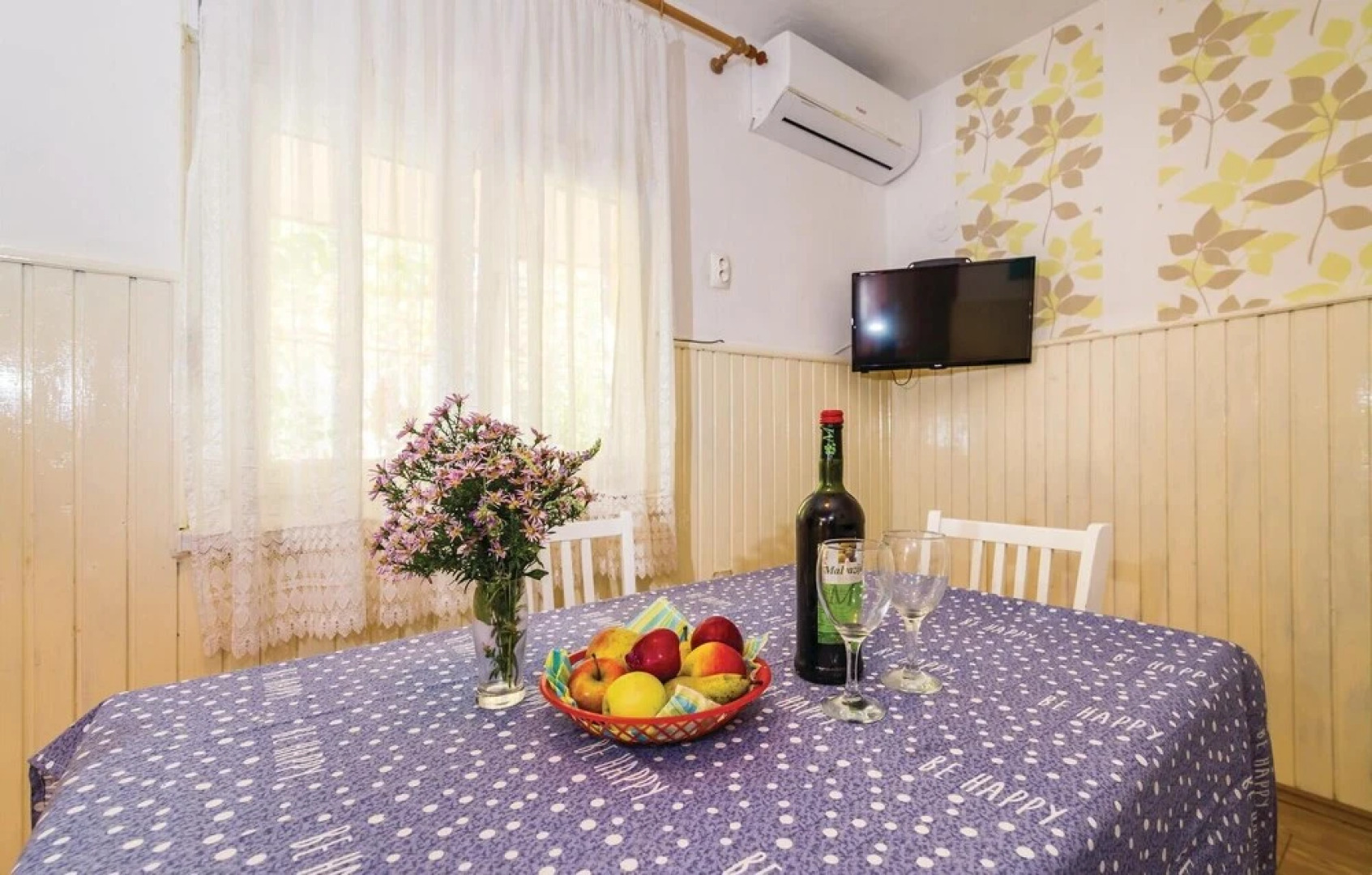 Nice Apartment in Gornji Karin With 2 Bedrooms and Wifi