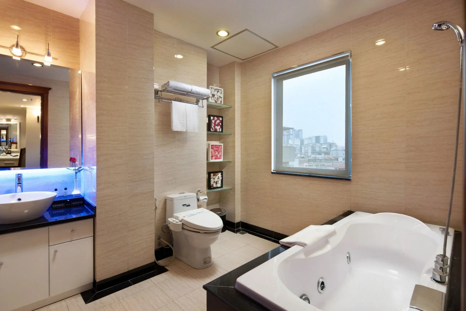 Luxeden Hotel Hanoi