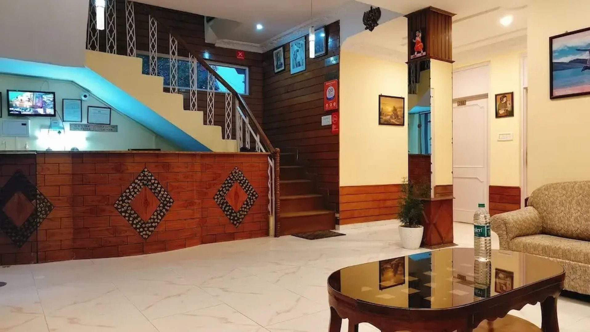 Hotel Snow Crest Inn