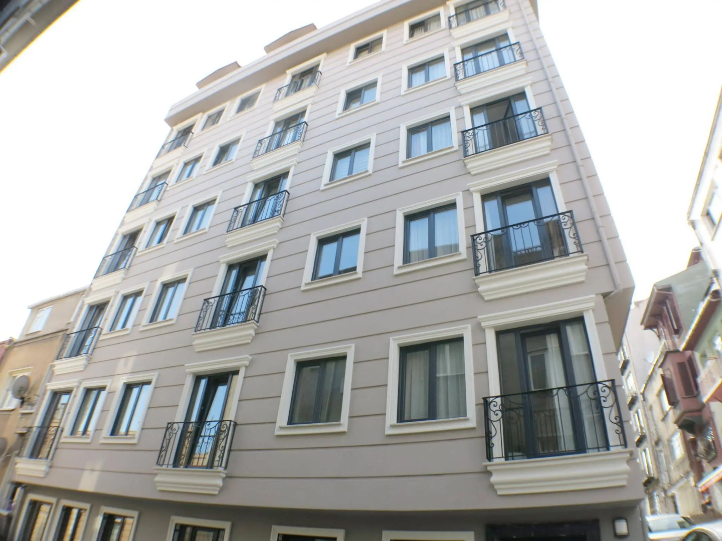 Holas Apartments