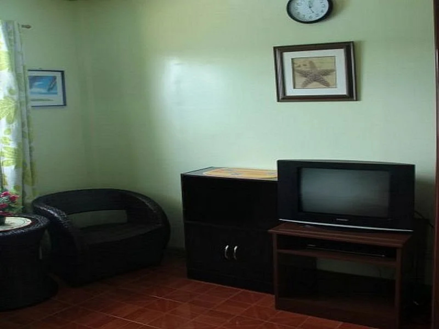 Captain Hook's Red Parrot Inn