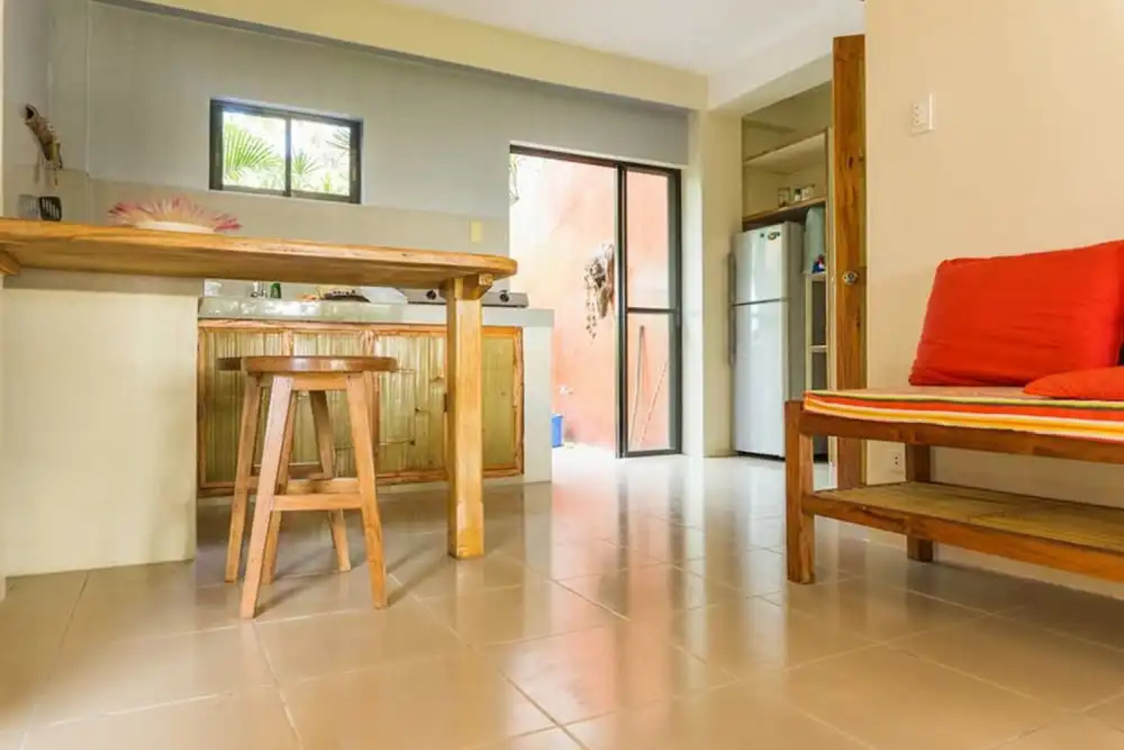 Oceanview Guest House by HangOut Beach & Resort