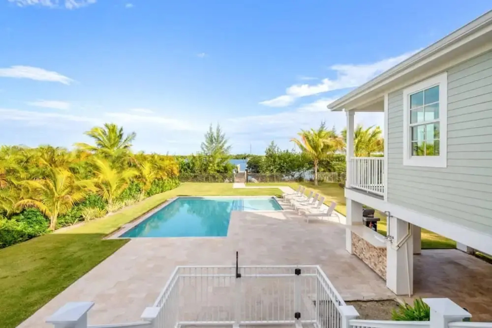 Mirador House by Brightwild Pool Dock