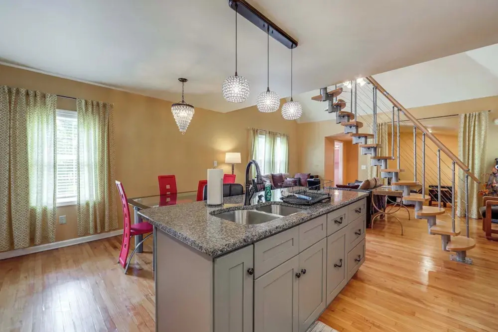 11 Mi to Oneida Lake: Spacious Apt in Verona!