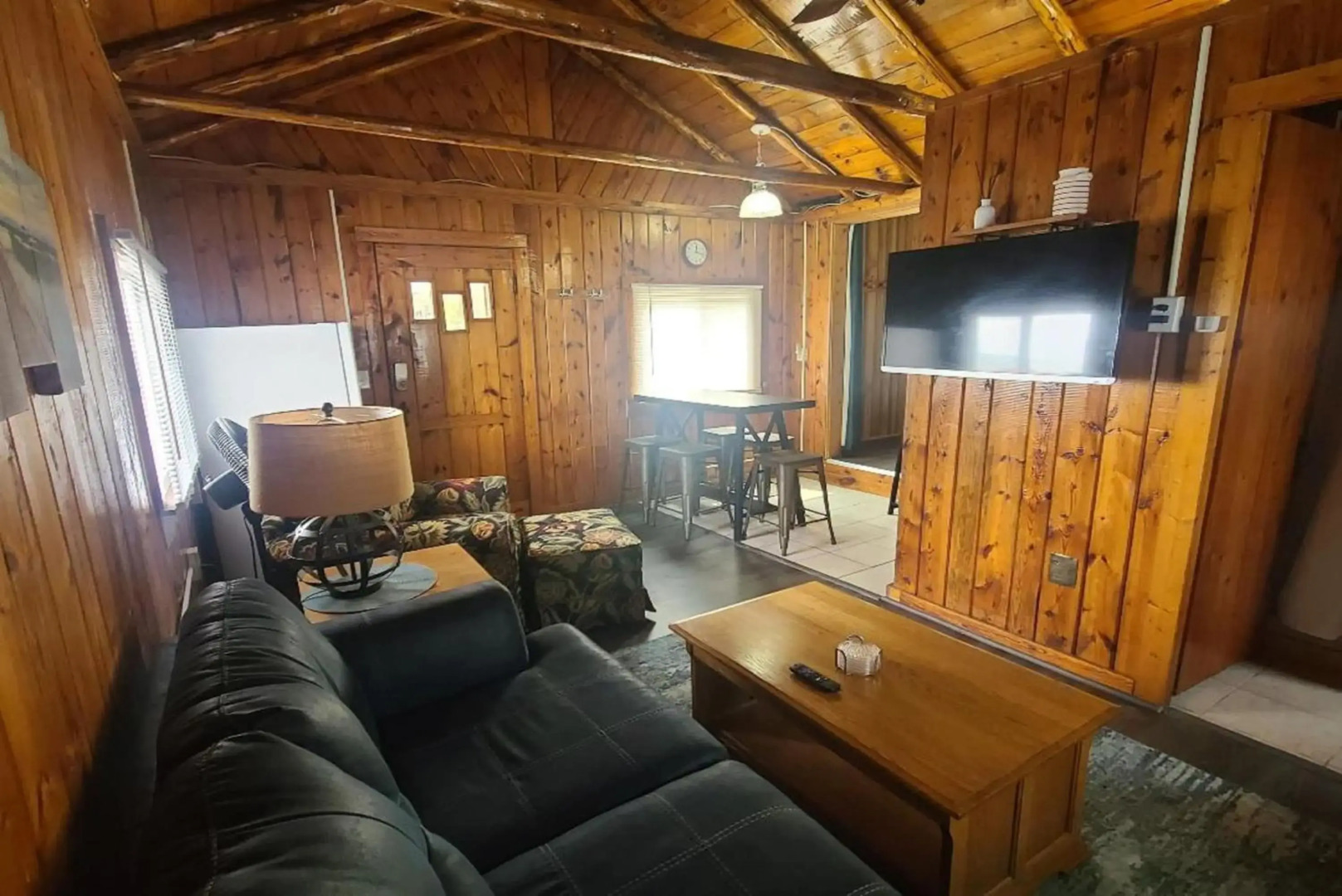Lake Huron - Super Cute Lake Front Cabin (Sleeps 5)