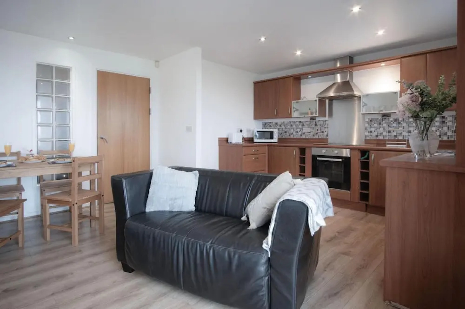 Beach View - 2 Bedroom Apartment - Llanelli