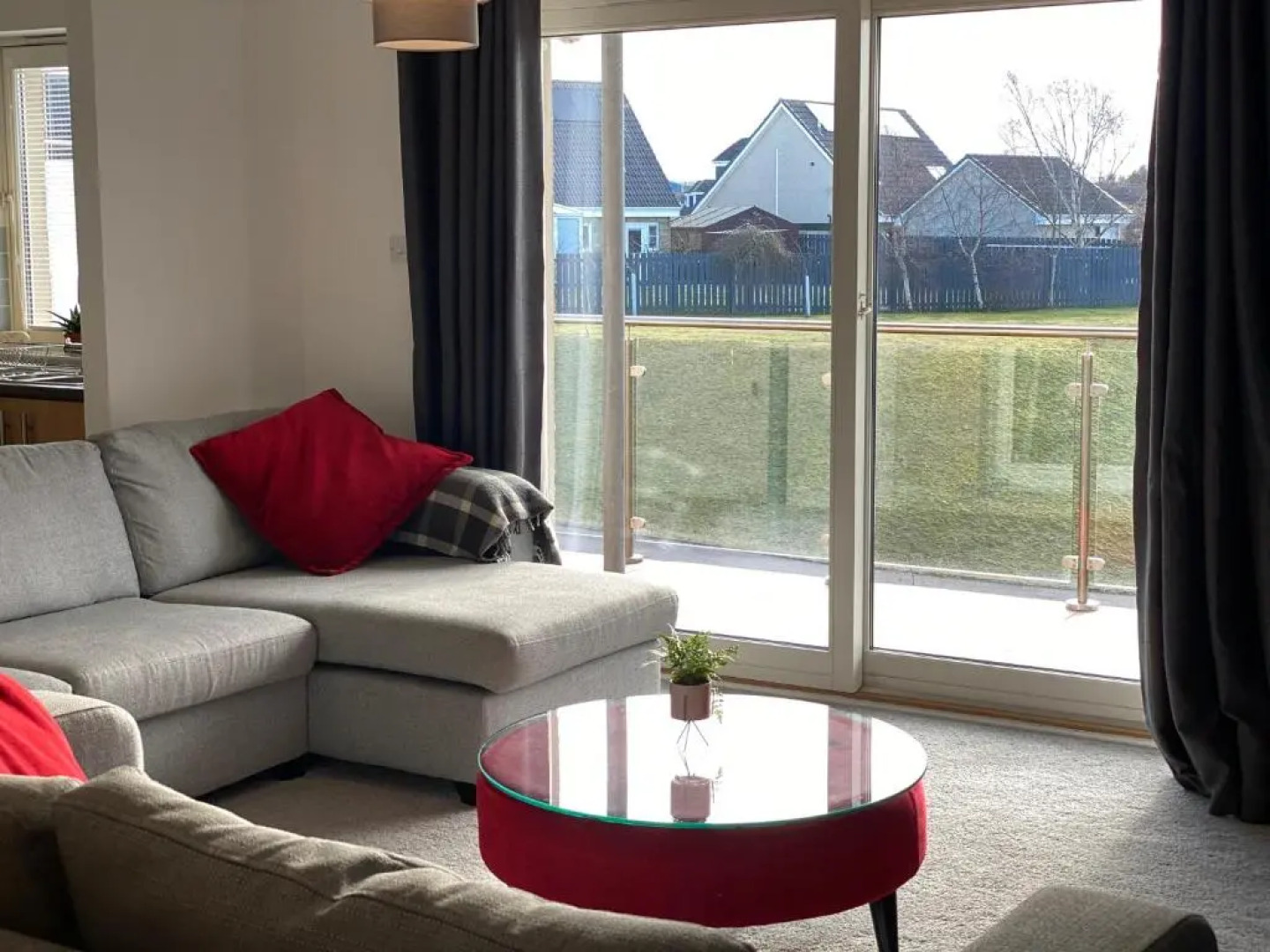 The Duplex Nairn- Spacious 3 Bedroom with sunny balcony