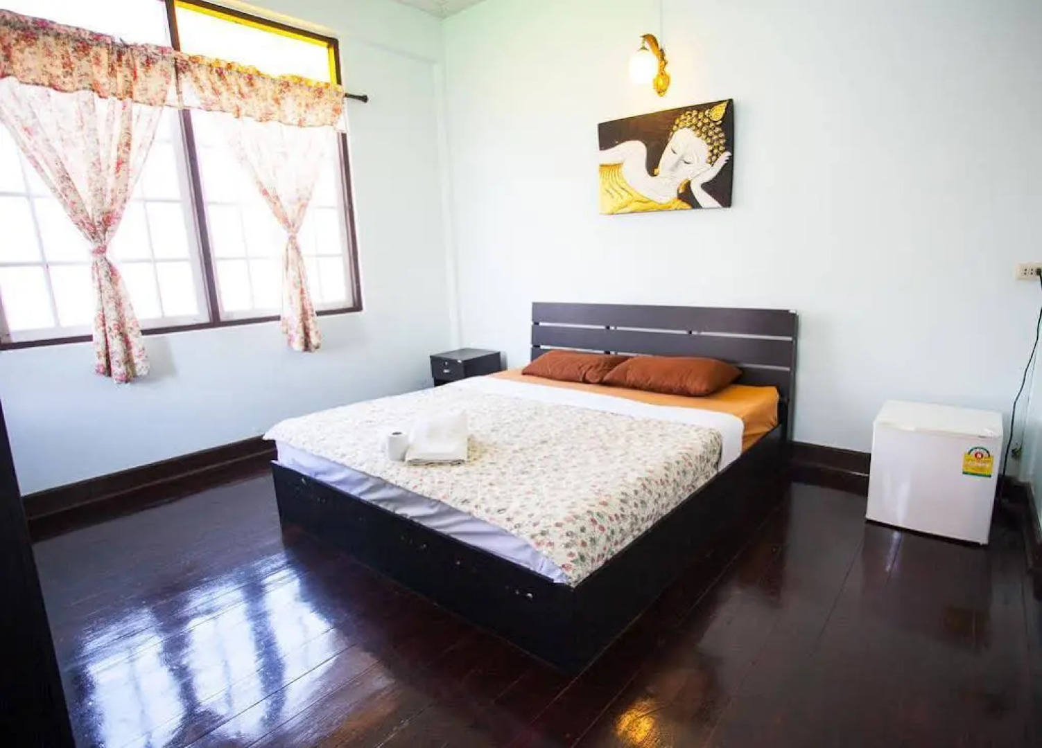 The Gallery 24, Art Cafe Guesthouse Chiang Mai