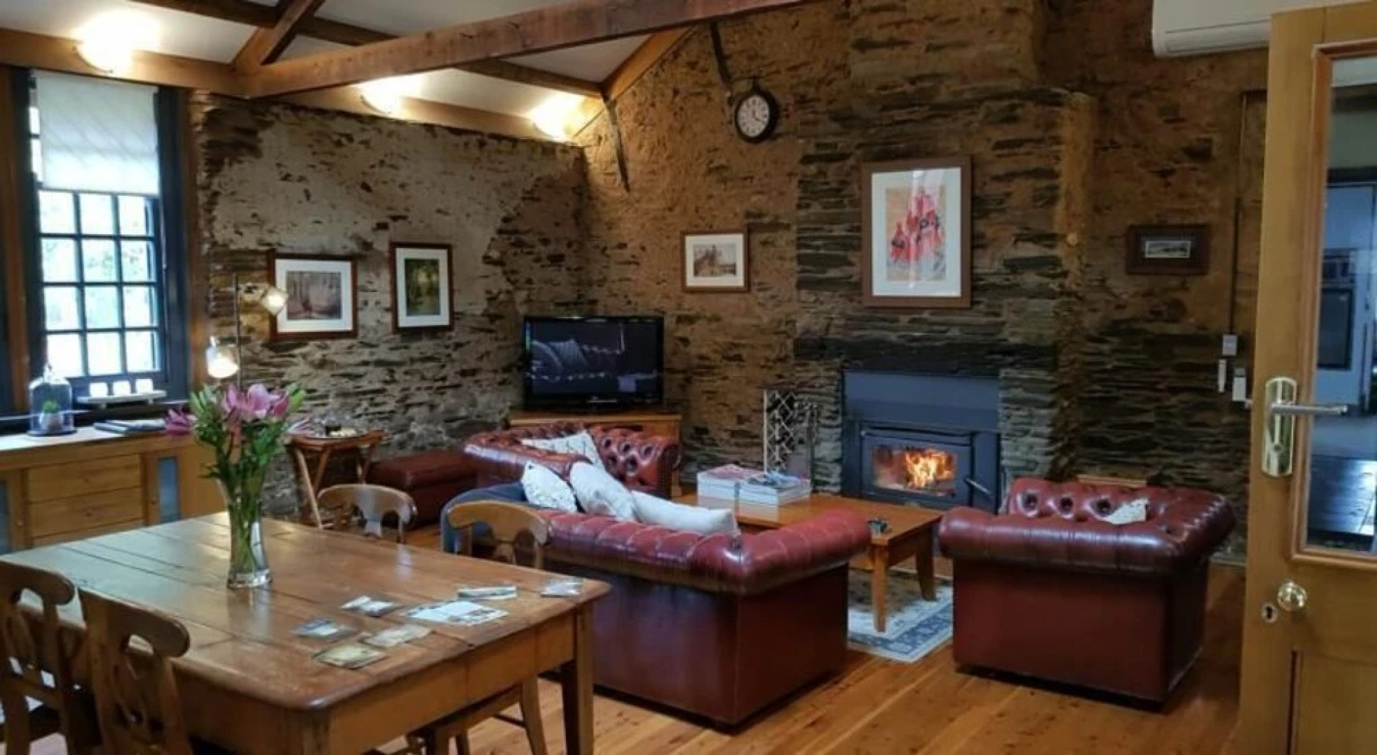 Redwood Studio - Adults Only