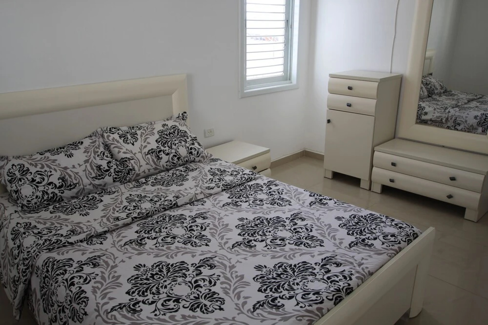 The Seasons King David apartment