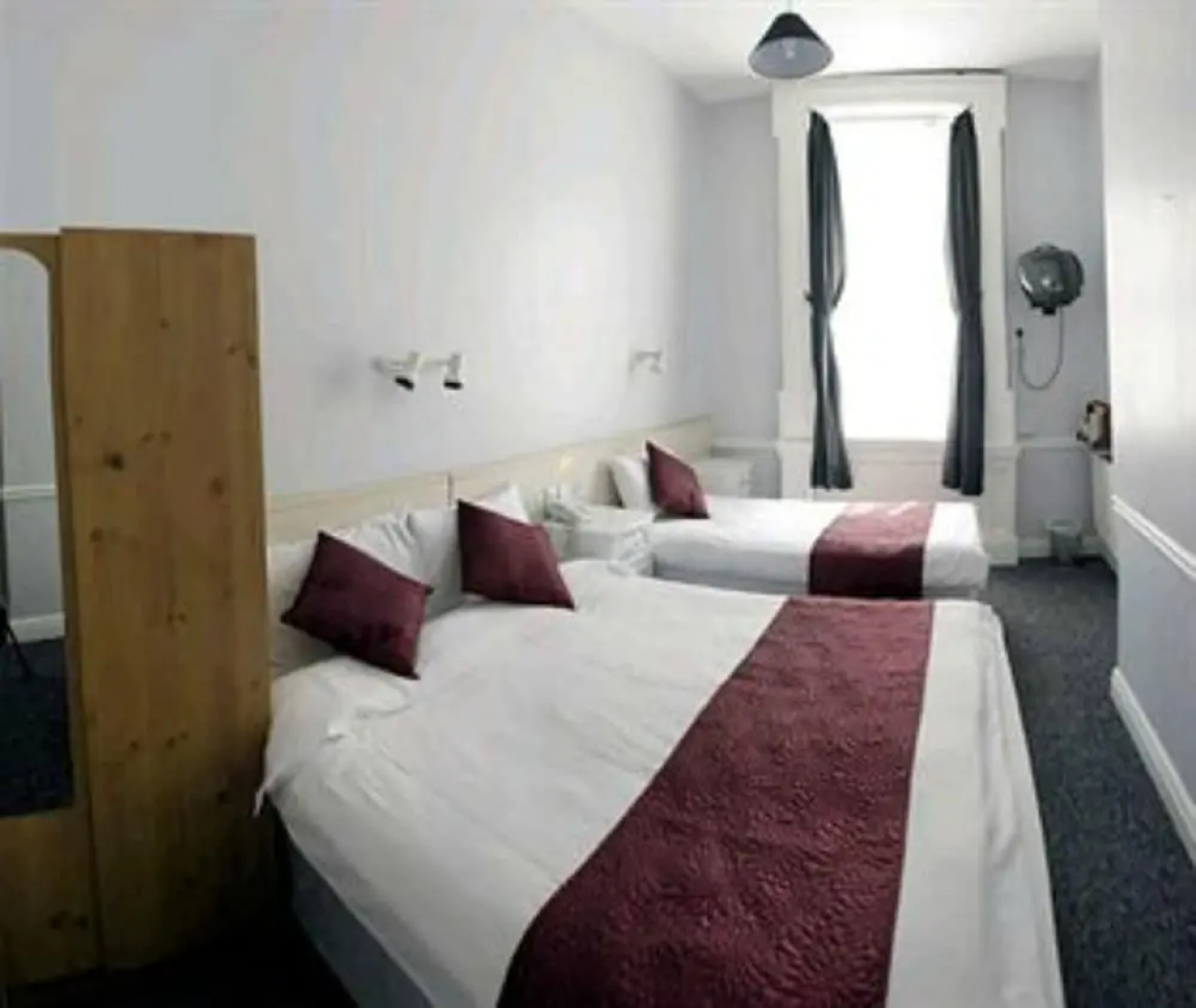 Barrys Hotel