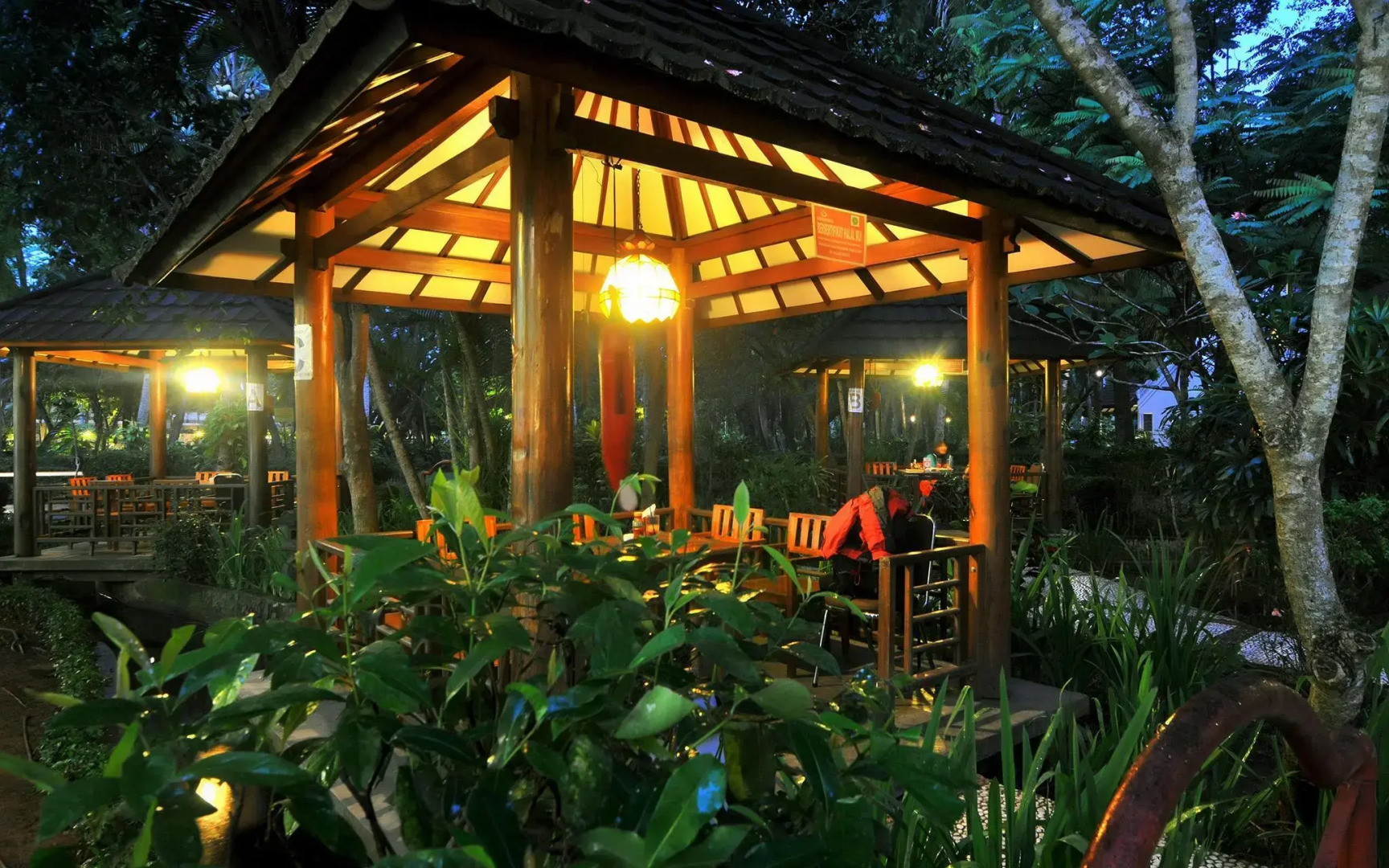 Candisari Hotel & Resto