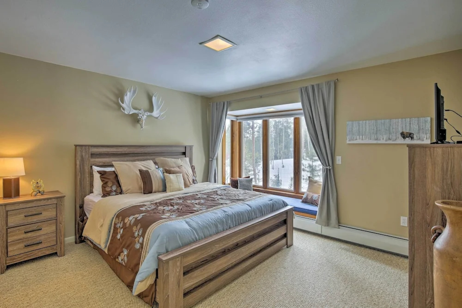 Luxurious Grand Lake Vacation Rental w/ Hot Tub!