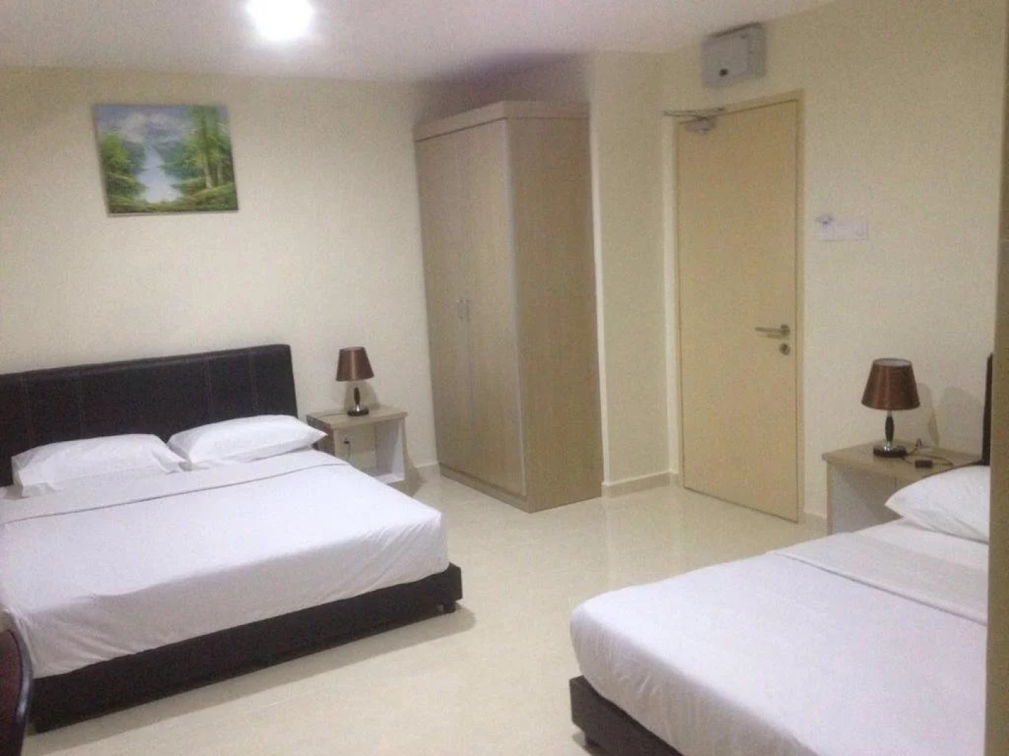 OYO 89831 Sri Sena Hotel