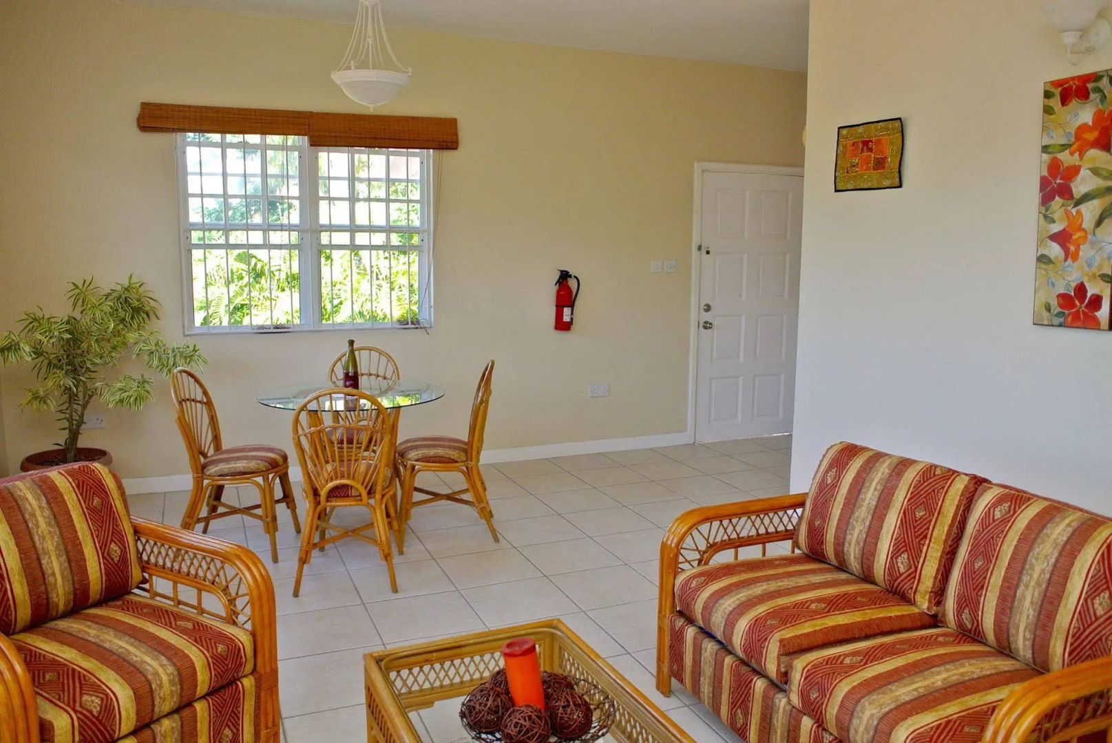 Poinsettia Villa Apartments