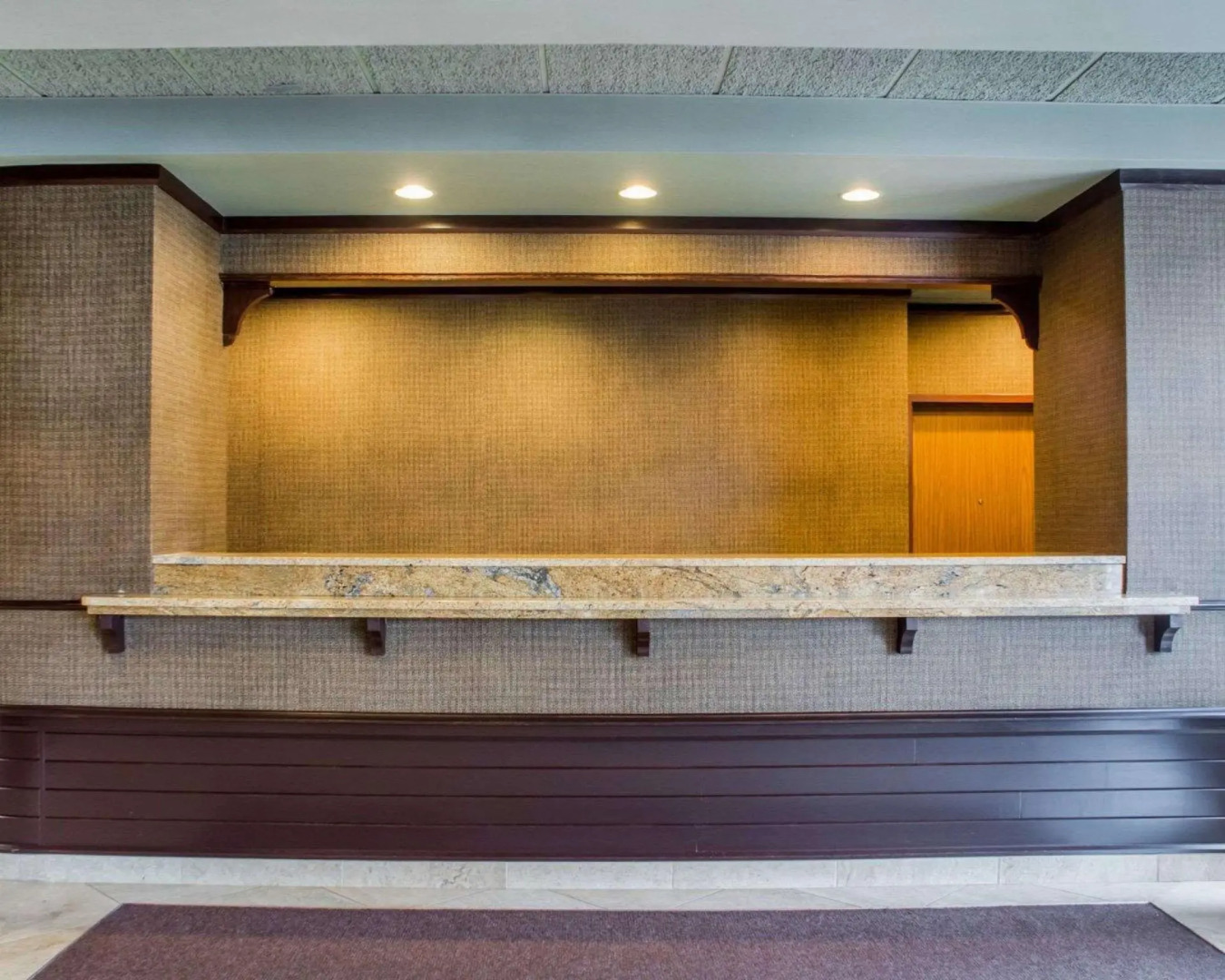 Clarion Hotel & Suites Riverfront