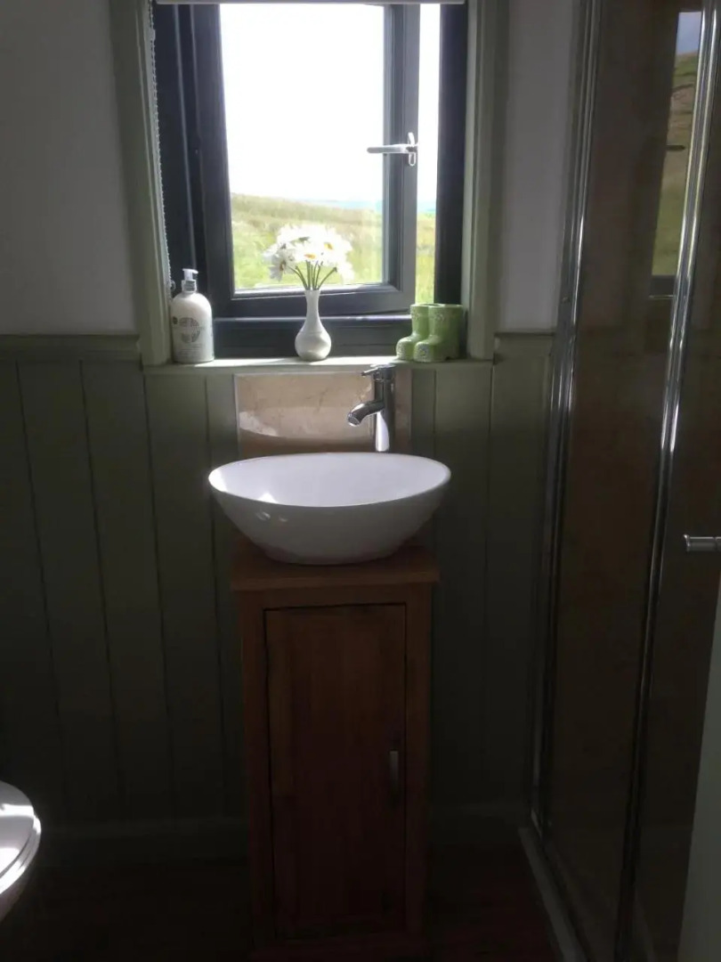 Upper Gilwern Quarry Hut