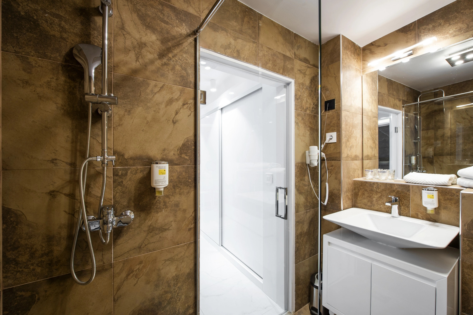 Отель Amsterdam 