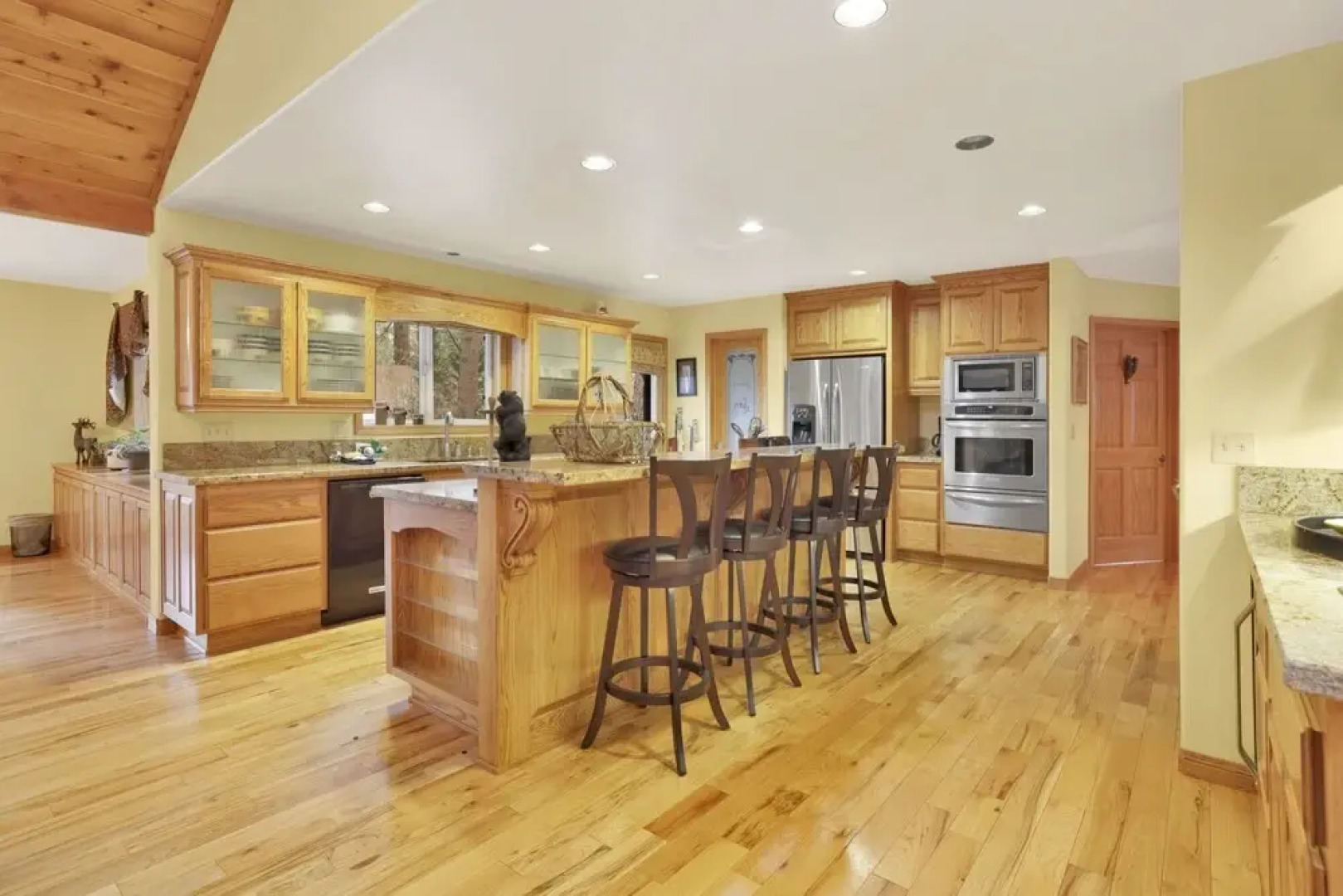 2246-fawnskin Log Cabin 4 Bedroom Home by RedAwning