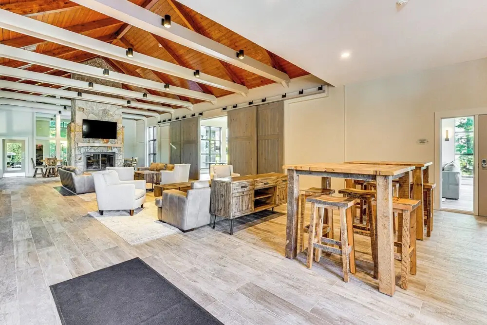 Walk to Ski Lift: Spacious Condo in West Dover!