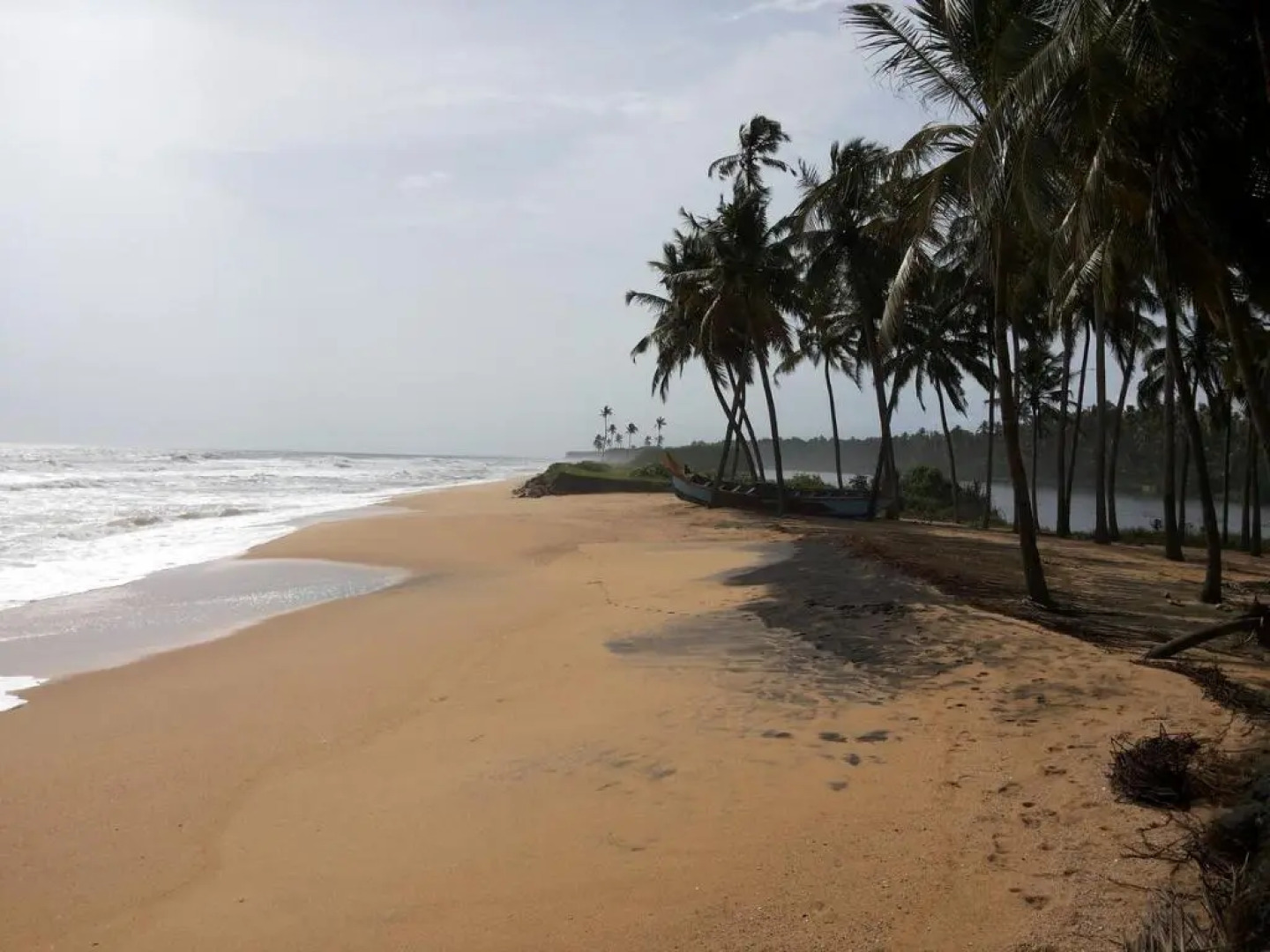 M R Beach & Cottages