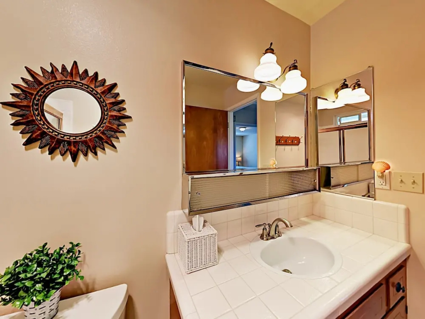 1740 Laguna Drive Home 3 Bedrooms 2 Bathrooms Home