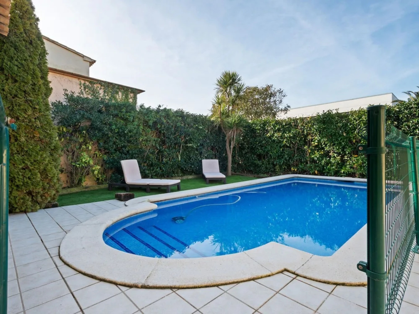 Cosy Holiday Home in Sant Pere Pescador With Private Swimming Pool