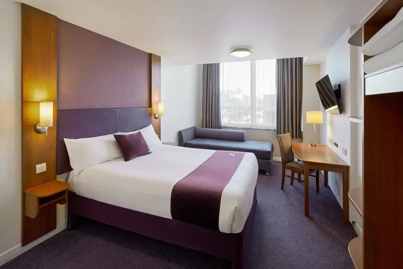 Premier Inn Christchurch / Highcliffe