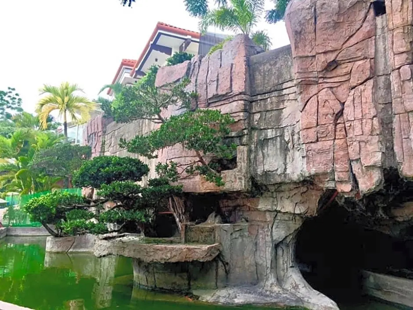 Lorelei Beach Resort