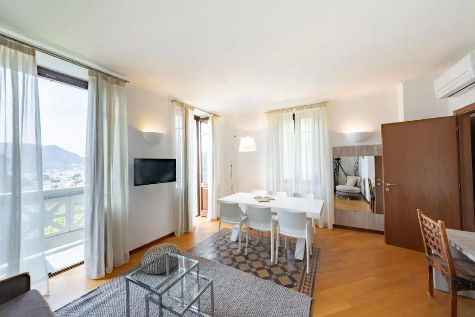 La Villa Suites - by MyHomeInComo