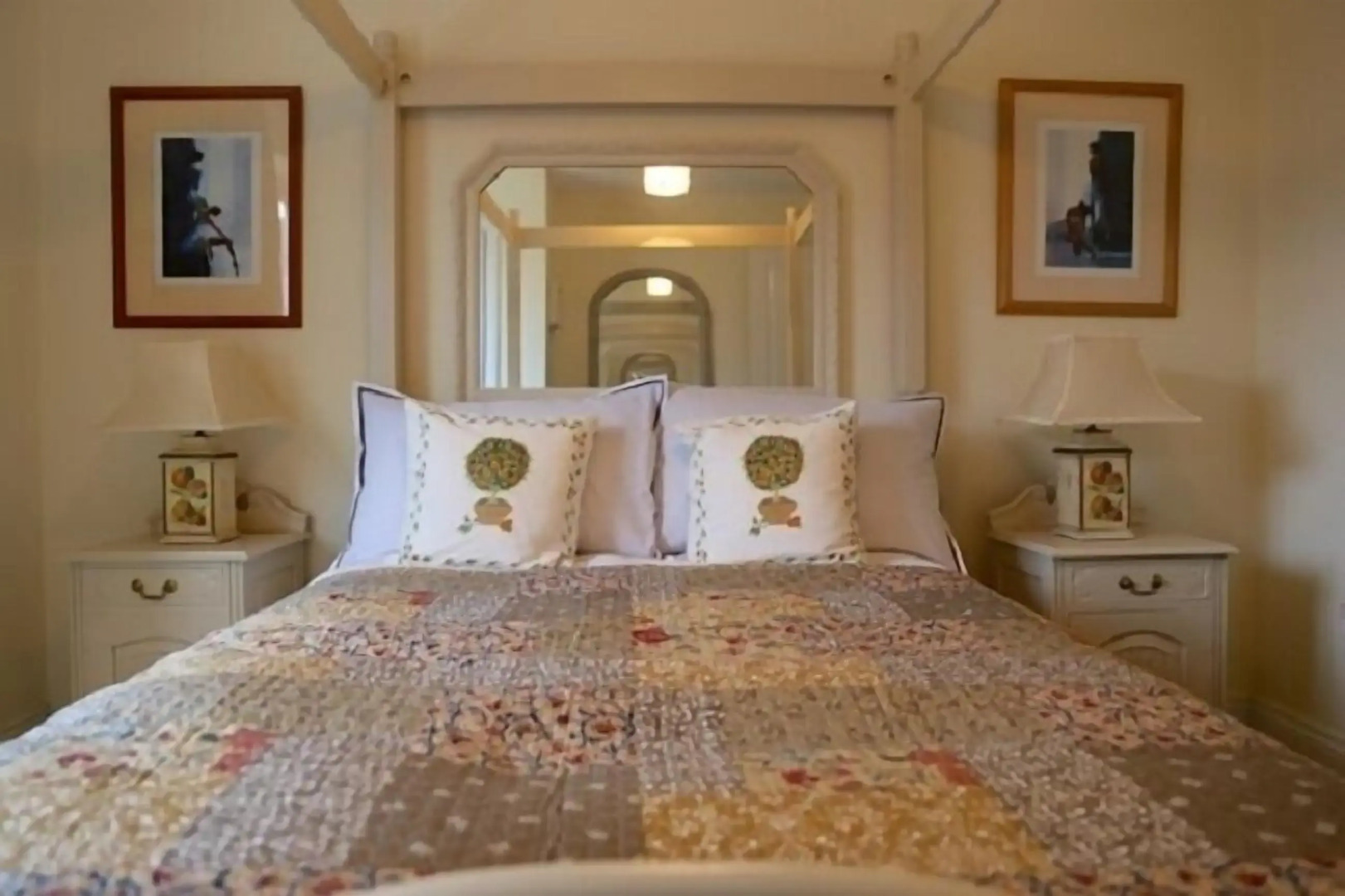 Harlequin Bed  Breakfast