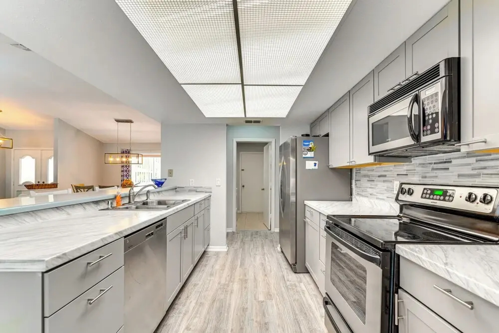 Spring Hill Home: Heated Pool, 9 Mi to Beach!