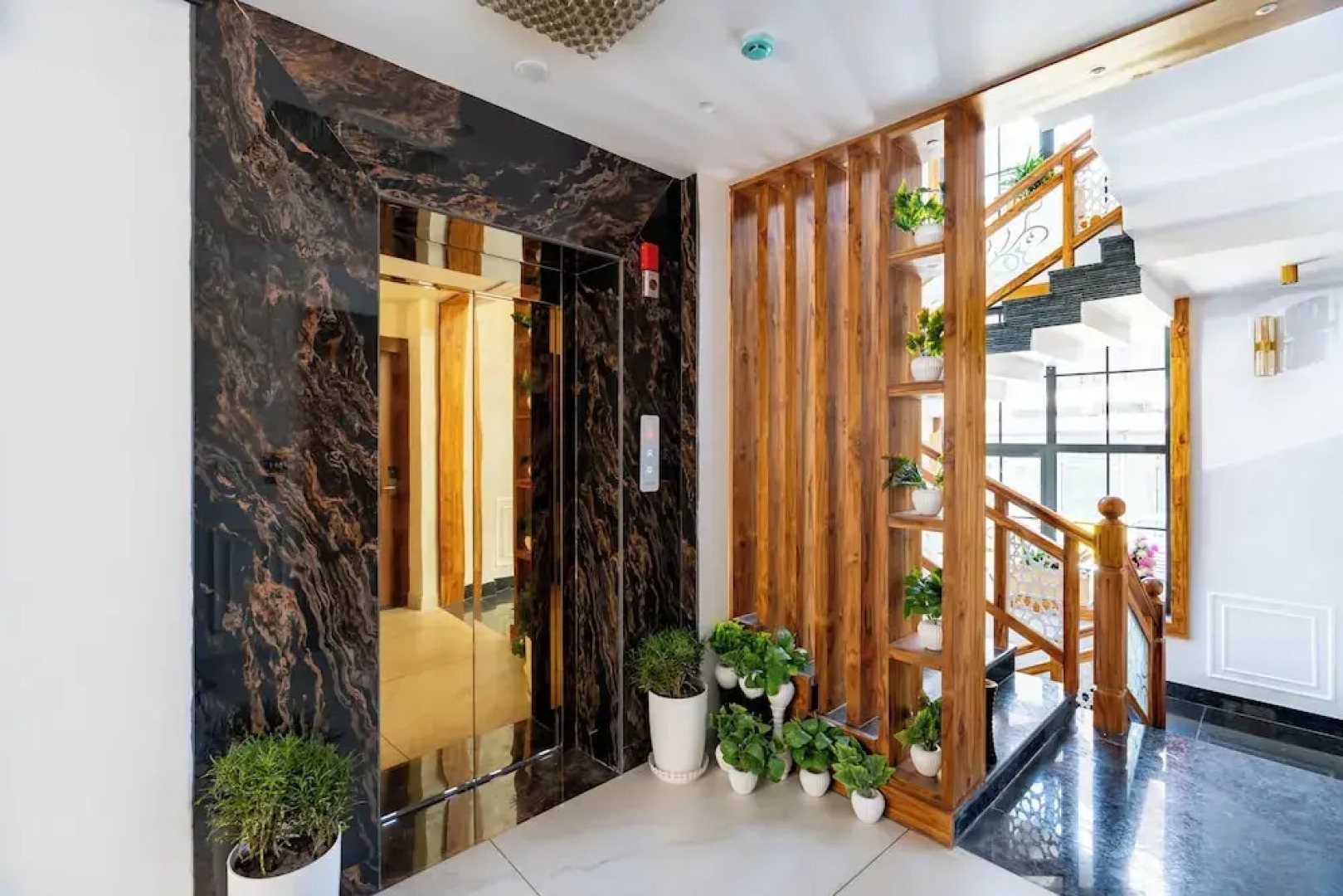 Alivaa Hotel, McLeodganj With Best Dhauladhar View & Infinity Pool Sky Garden