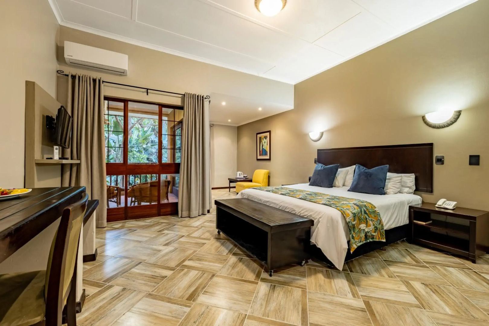 Hotel Numbi and Garden Suites