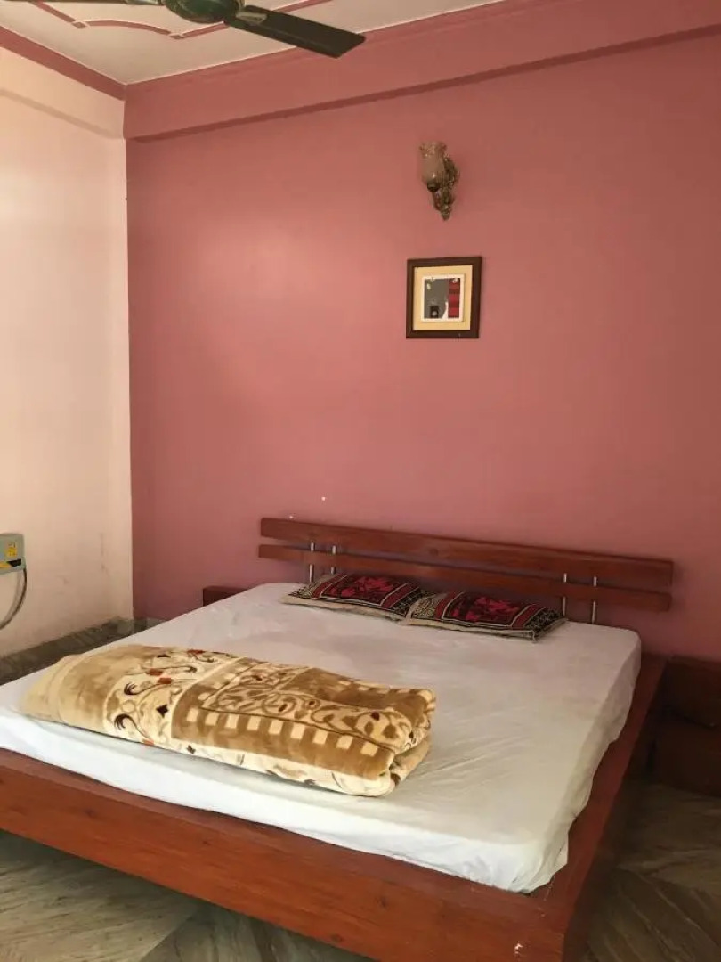 OYO HOME 83298 Master Hotel