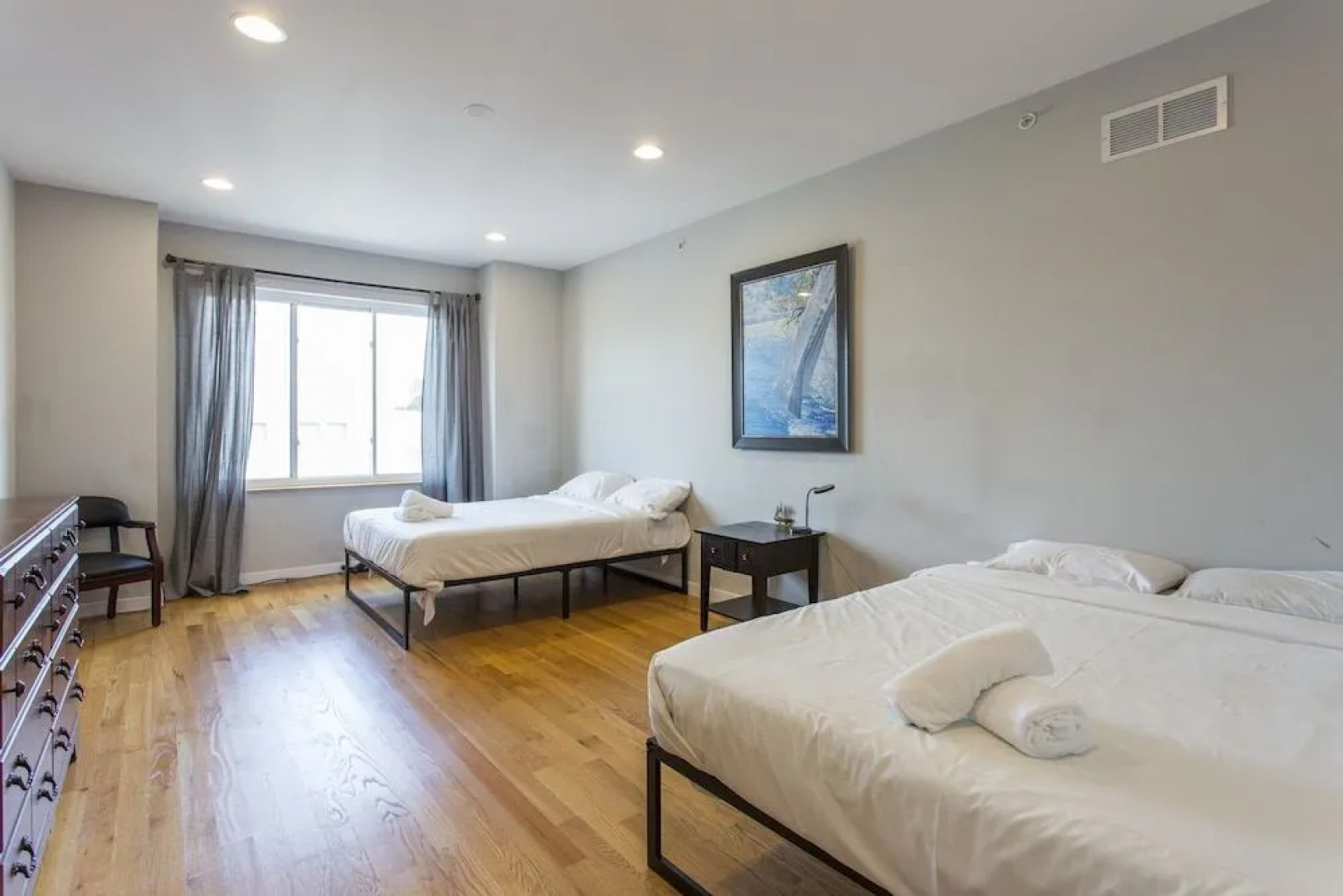 Philly's Finest - Roof Deck, Pool Table and More