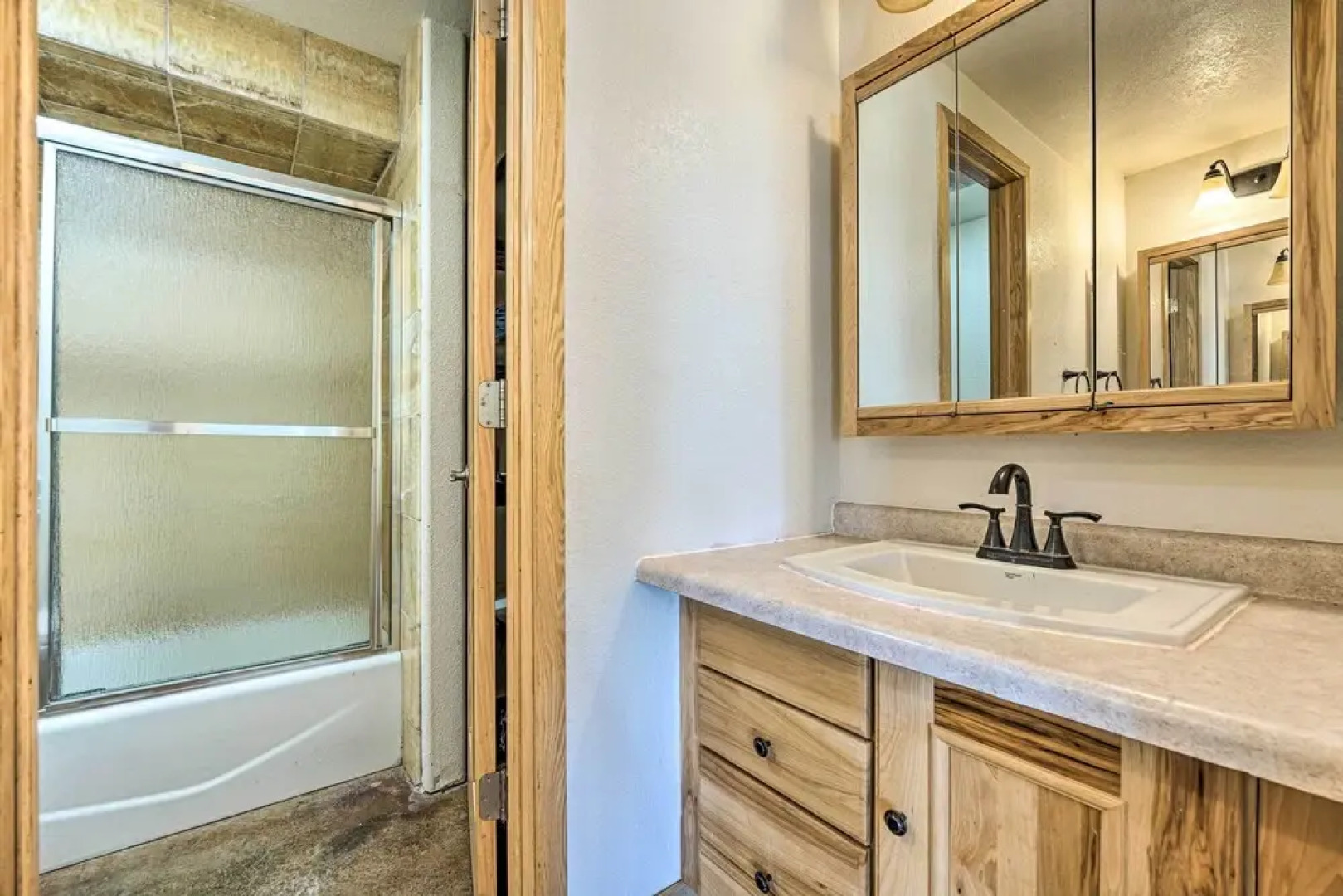 Lakefront Country Home w/ Waterslide & Trampoline!