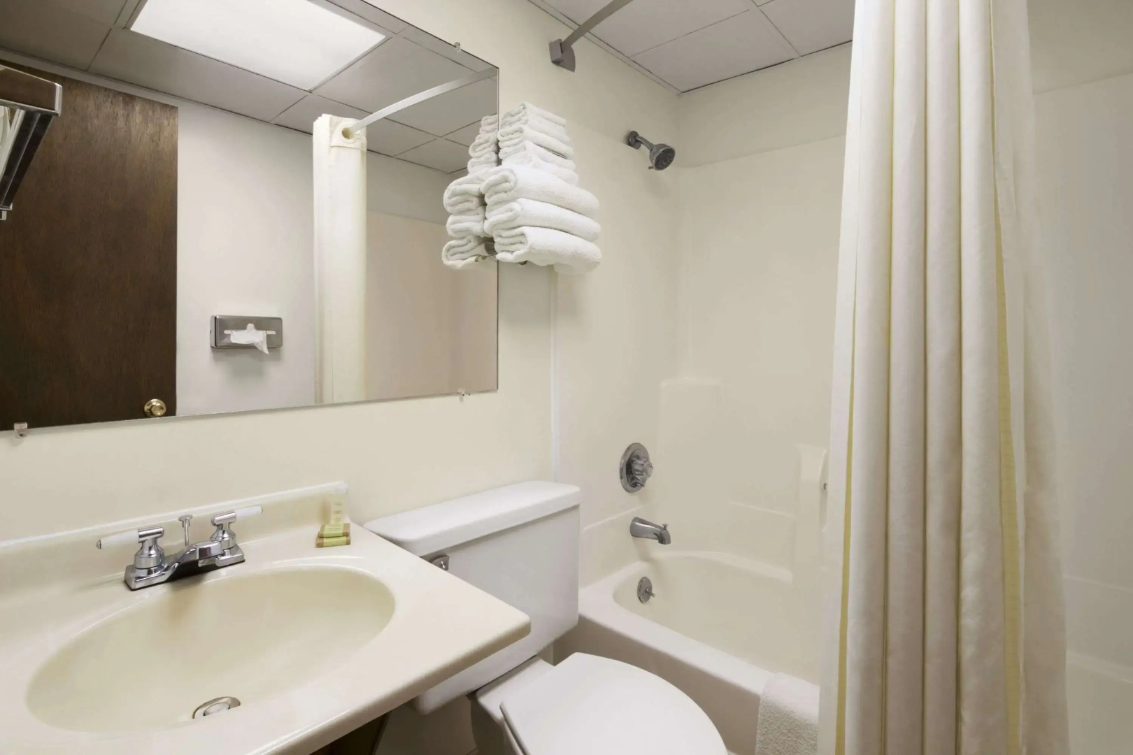 Super 8 by Wyndham Redfield