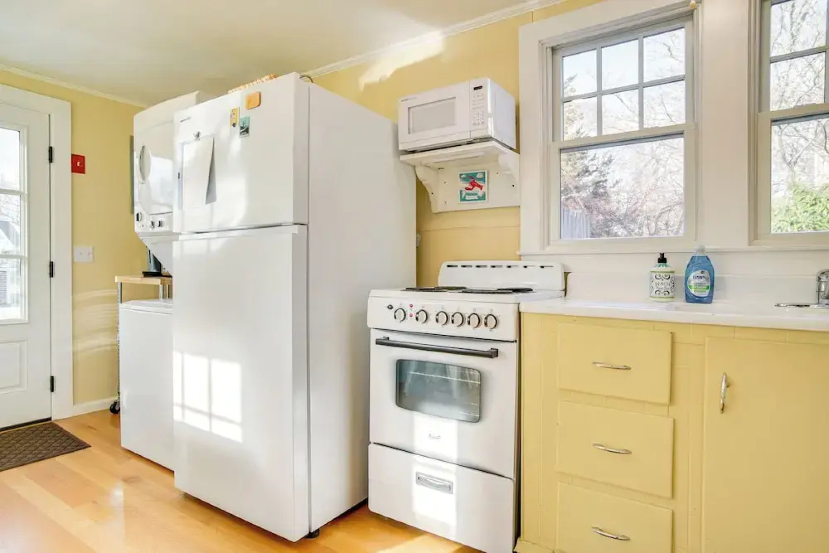 Walk to Monument Beach: Cape Cod Cottage w/ Grill