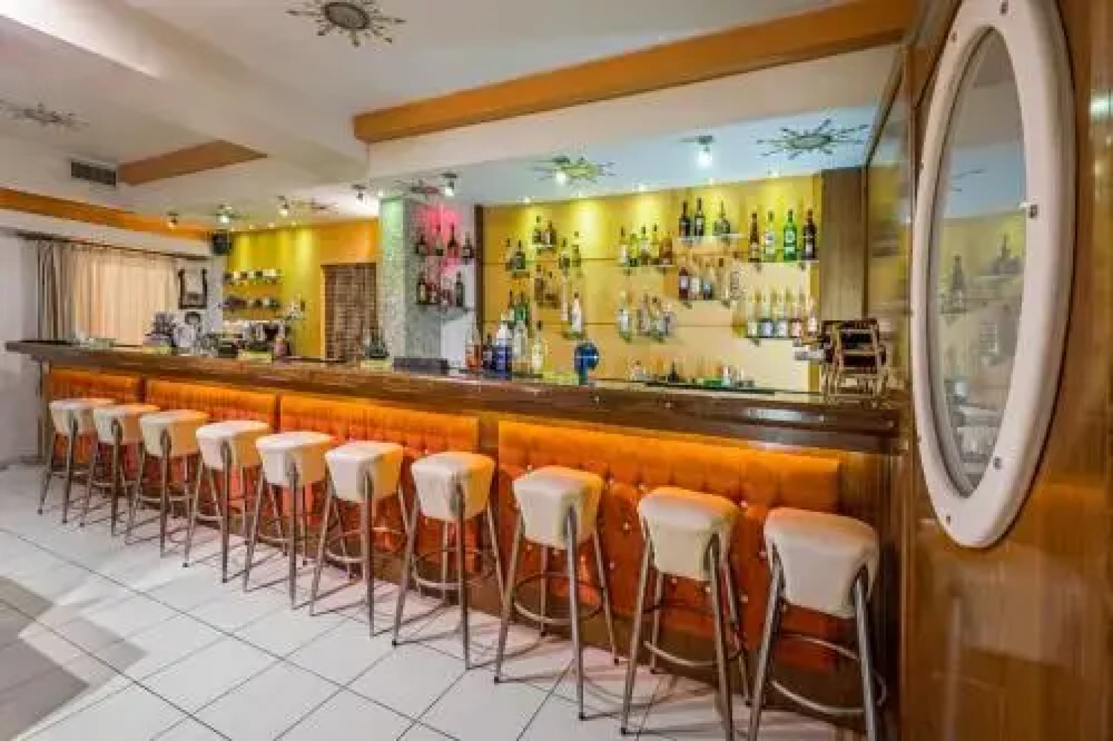 Denphill Apartments & Hotel