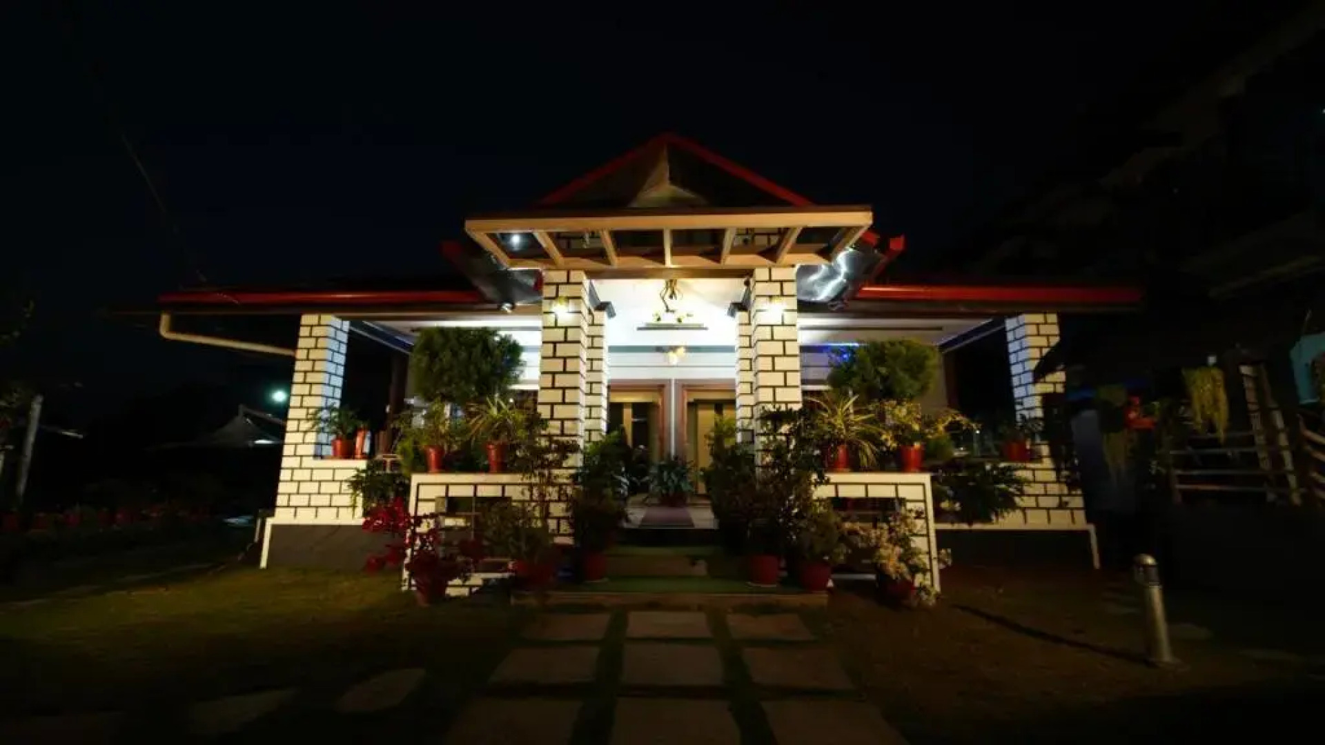 Srinikethana Home Stay with Swimming Pool