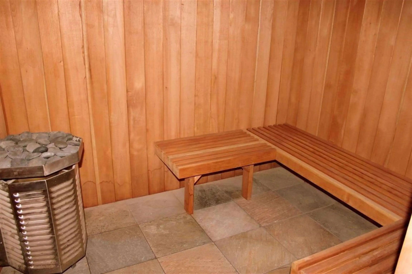 Clarion Suites Roatan at Pineapple Villas